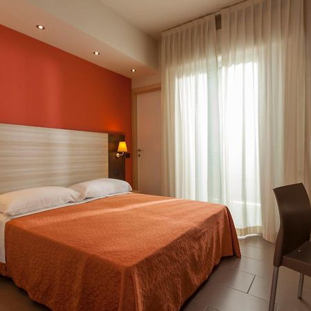 Hotel Aurora Mare Rimini Eksteriør billede